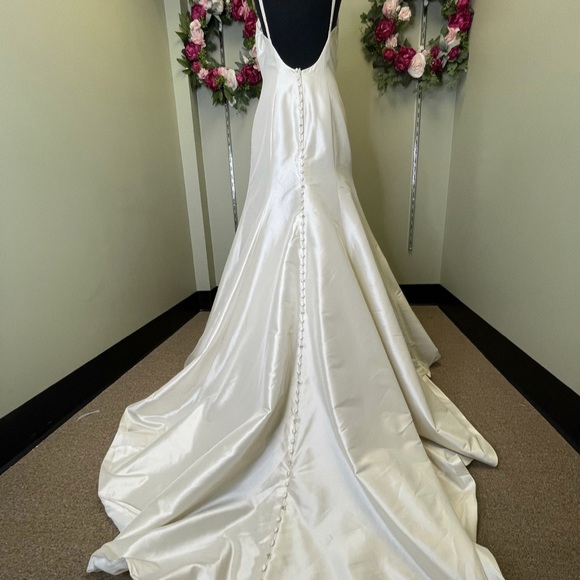 Fit & Flare Wedding Dress On Sale ! - Picture 4 of 4